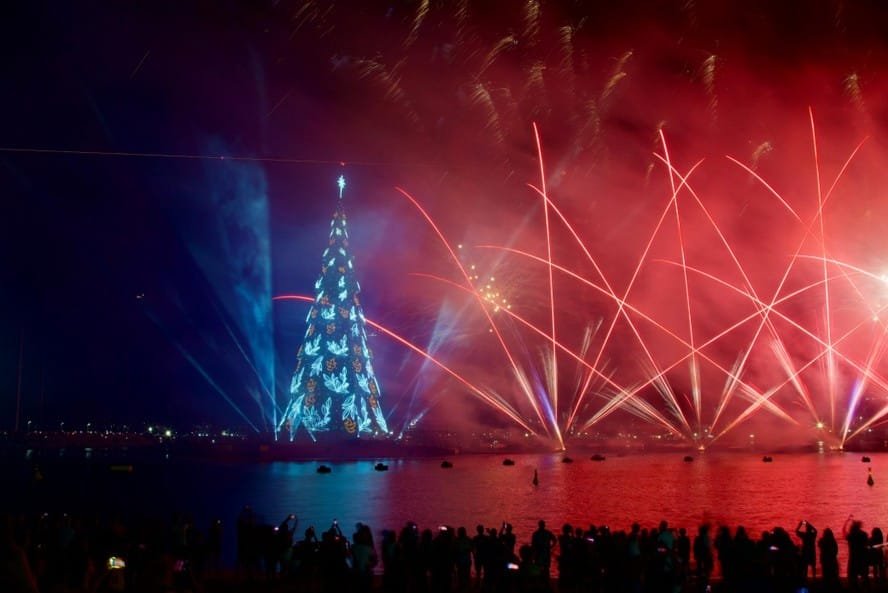Rio De Janeiro Ilumina A Enseada De Botafogo Com Nova árvore De