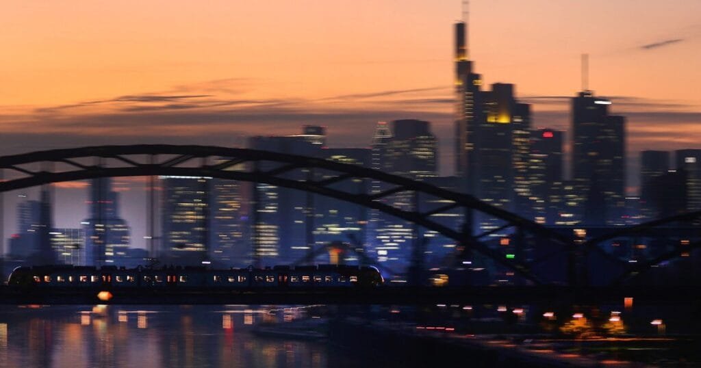 Indústria Da Zona Do Euro Contrai Em Novembro, Aceleração Nos Cortes De