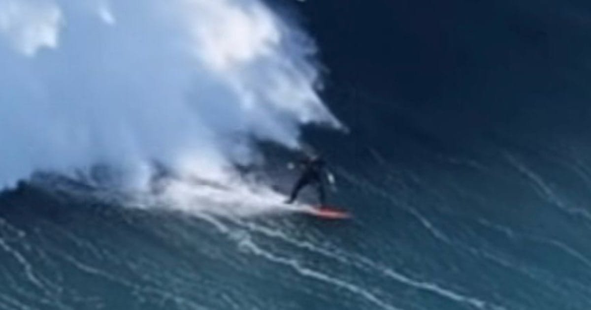Carlos Burle: Onda Gigante Quase O Nocauteia Em Nazaré!