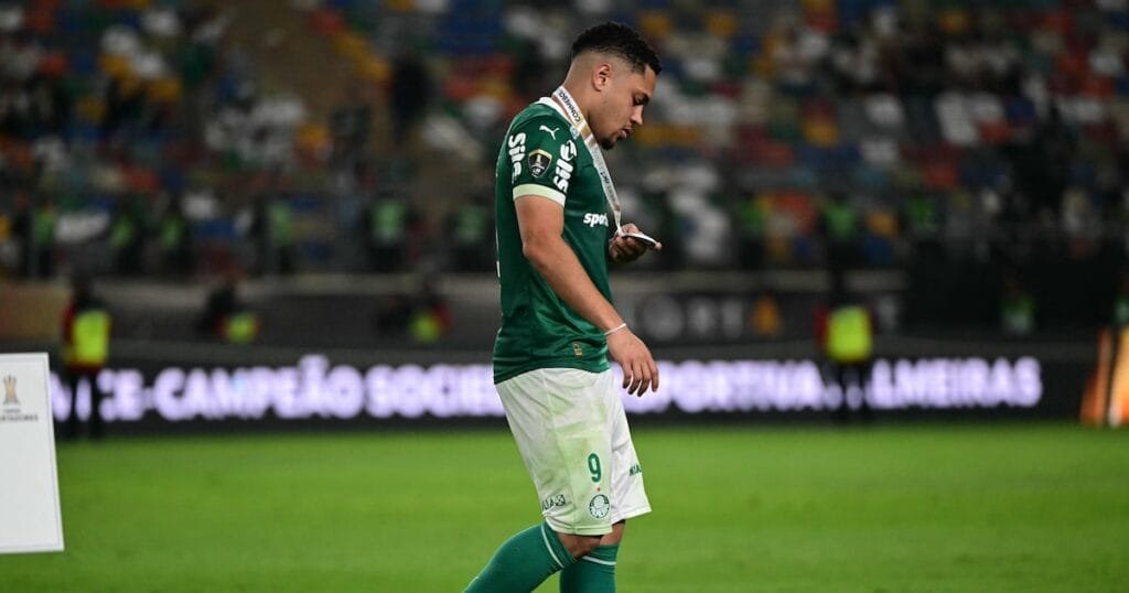 Título: Vitor Roque Frustrado: Derrota Custa Caro Ao Palmeiras E Ao Barcelona