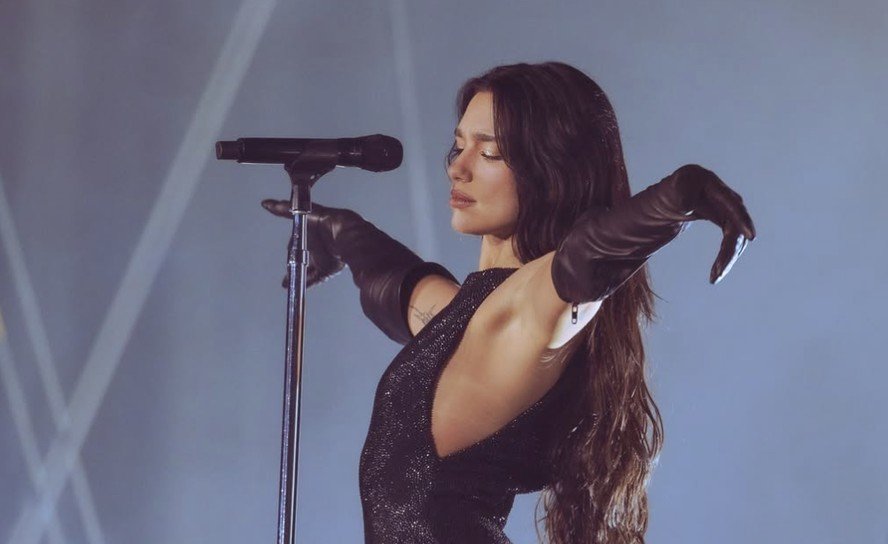 Dua Lipa Desafia Convenções: Turnê Radical Vira Homenagem Global!