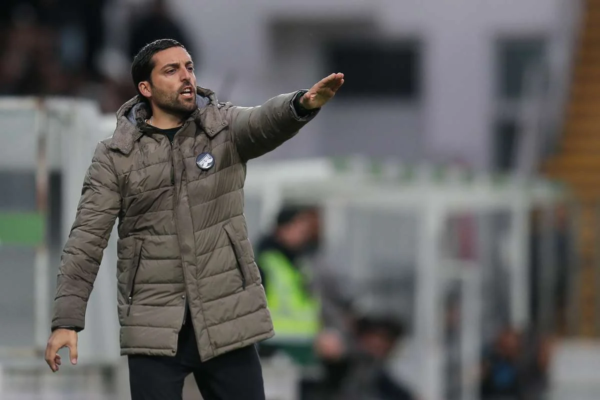 2025/12 — Vasco Da Costa, Técnico Do Moreirense, Projeta Duelo Contra O Benfica E Desafia: ‘É Bom Sinal Que Qualquer Adversário Se Sinta Desconfortável Aqui’