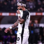 2025/12 — Memphis Depay Reage Com Visível Desagrado Após Substituição Por Dorival Júnior Em Empate Do Corinthians