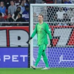 2025/12 — Safonov, Goleiro Do Psg, Choca O Mundo Ao Defender 4 Pênaltis Contra O Flamengo Com Mão Quebrada Na Final Da Copa Intercontinental