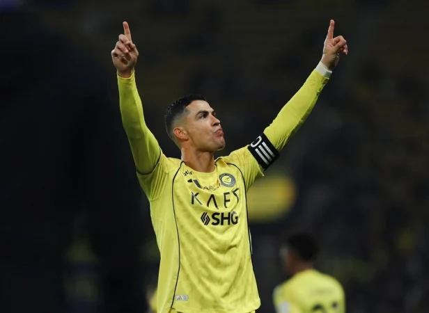 2025/12 — Cristiano Ronaldo Brilha Com Dois Gols Pelo Al Nassr, Garante Liderança No Saudita E Fica A Apenas 44 Da Marca Histórica De Mil Gols Na Carreira