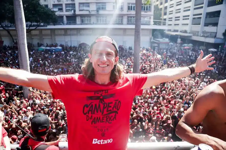Flamengo Garante Futuro: Filipe Luís Renova Contrato Até 2027 Após Temporada Histórica E Aumento Salarial