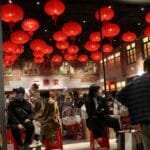 China Em Alerta: Serviços Sofrem Queda E Economia Cambaleia!