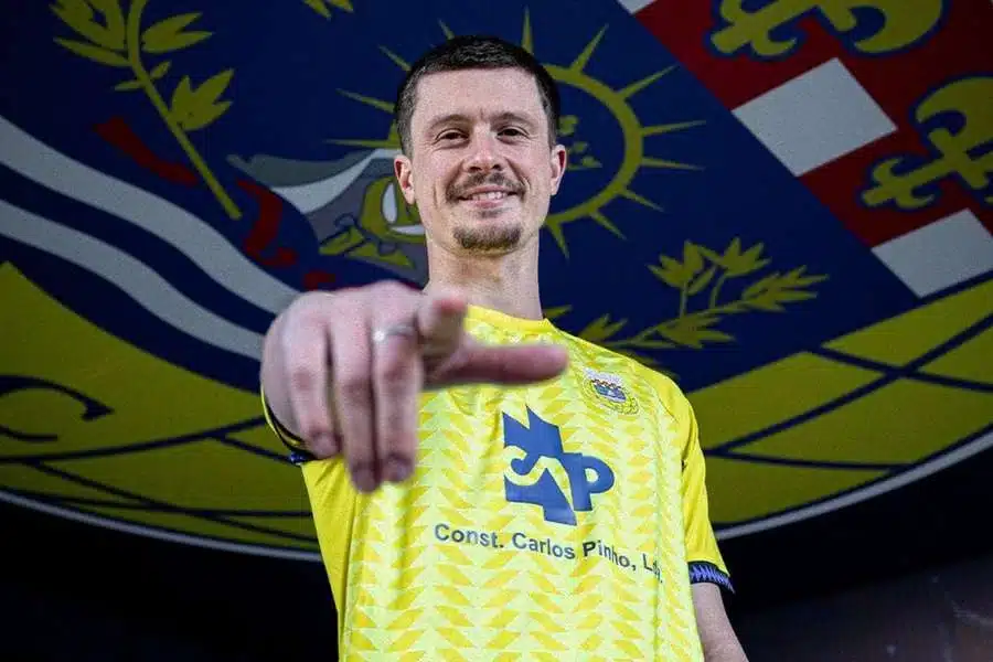 Arouca Surpreende No Mercado: Bas Kuipers, Defensor Holandês Com Passagem Por Ajax E Twente, Assina Até O Fim Da Temporada Para Reforçar A Equipe De Vasco Seabra