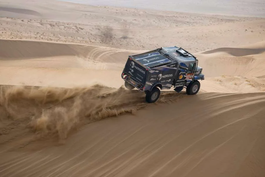 Dakar 2026: Etapa Maratona Provoca Reviravolta Nos Líderes E Coloca Navegador Português Fiúza No Comando Dos Caminhões