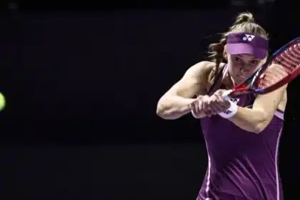 Rybakina Supera A Número 1 Do Mundo, Aryna Sabalenka, E Conquista O Australian Open Pela Primeira Vez Em Final De Tênis Eletrizante