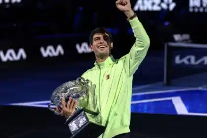 Carlos Alcaraz Faz História No Australian Open: Jovem Espanhol Vira Sobre Djokovic E Completa Inédito Ciclo Dos Quatro Grand Slams Aos 22 Anos