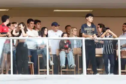 Alexandre De Moraes, Flávio Dino E Gilmar Mendes: Ministros Do Stf E Políticos Prestigiam Título Do Corinthians Na Supercopa Rei Em Brasília E Flamengo Articula Por Saf