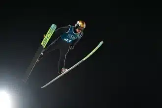 Trapaça Aerodinâmica? Saltadores De Esqui Suspeitos De Aumentar Pênis Para Melhorar Desempenho