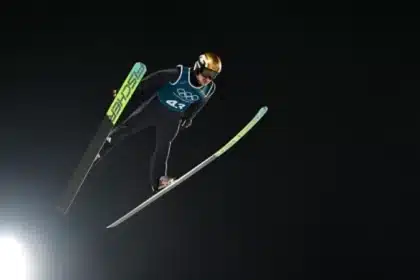 Trapaça Aerodinâmica? Saltadores De Esqui Suspeitos De Aumentar Pênis Para Melhorar Desempenho