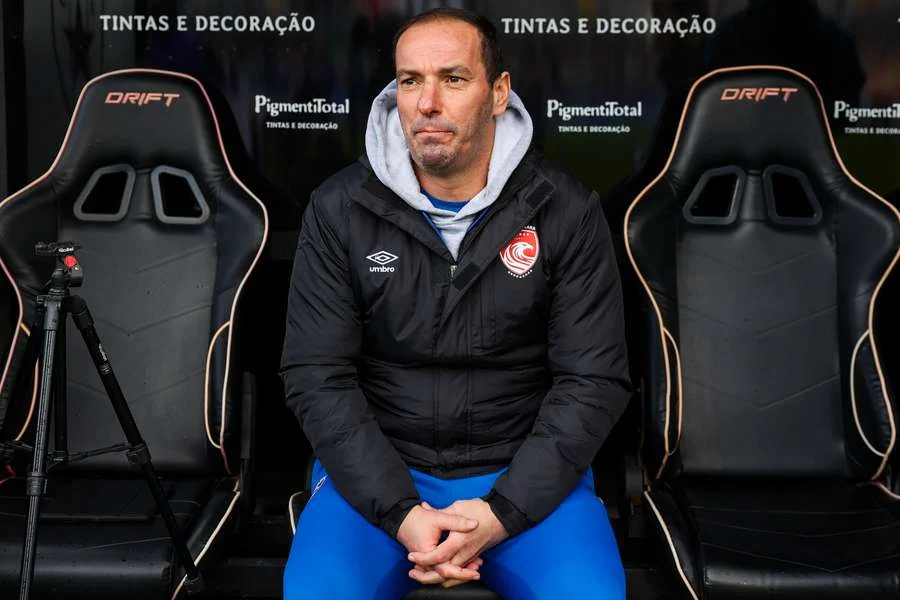 Estrela Da Amadora Em ‘pré Época Em Movimento’: João Nuno Lida Com 12 Novas Entradas E Promete ‘sem Desculpas’; Petit Do Santa Clara Lamenta ‘resultado Injusto’ Após Mudança Tática Bem Sucedida