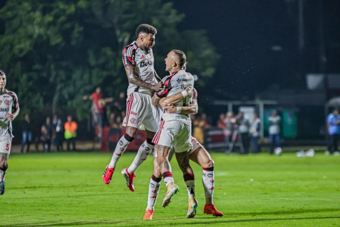 Flamengo Vence Vitória Por 2 A 1 Fora De Casa, Desencanta No Brasileirão Com Rossi Herói E Gols Decisivos De Pulgar E Cebolinha