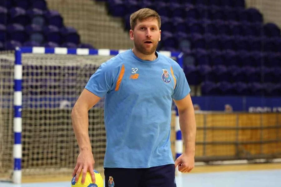 Fim De Época Para Linus Persson: Estrela Do Fc Porto Andebol Passa Por Cirurgia No Joelho E João Gomes é O Novo Reforço Dos Dragões