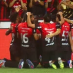 Athletico Pr Supera Santos Por 2 A 1 Com Gol No Final Em Duelo Polêmico Na Arena Da Baixada E Gramado Vira Alvo De Críticas De Neymar No Brasileirão