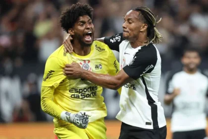 Hugo Souza Brilha, Defende Pênalti E Corinthians Vence Bragantino Por 2 A 0 No Brasileirão, Quebrando Tabu E Igualando Marca Histórica