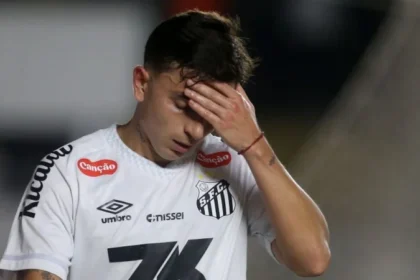 Santos Recebe ‘transfer Ban’ Da Fifa Por Dívida De 2023 E Fica Proibido De Contratar Por Três Janelas