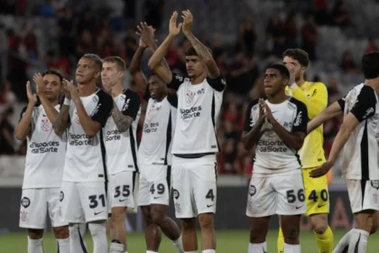 Hugo Souza Brilha Em Atuação Heroica E Corinthians Vence Athletico Pr Com Gol De Garro, Quebrando Invencibilidade Paranaense No Brasileirão