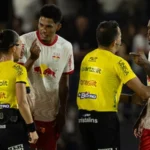 Bragantino Pune Zagueiro Gustavo Marques Com Multa De 50% E Afastamento Após Ataque Machista Contra Árbitra Daiane Muniz No Paulistão; Valor Vai Para Ong De Mulheres
