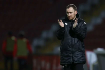 Cathro Antecipa Duelo Com Sporting Em Alvalade: ‘vamos Tentar Ganhar’ E Celebra ‘Época Importante’ Do Estoril Com 33 Pontos Em Fevereiro