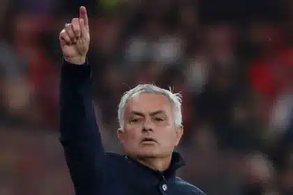 José Mourinho Volta Atrás Em Pedido De Pênalti Para O Benfica E Pede Desculpas Publicamente