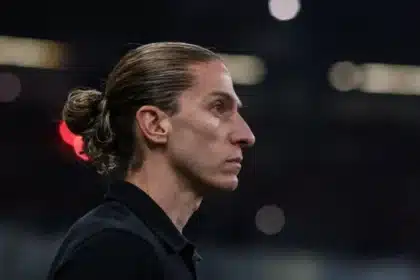 Filipe Luís Se Despede Do Flamengo “em Paz E De Cabeça Erguida” Após Ciclo Vitorioso Como Técnico E Jogador: Entenda O Legado Rubro Negro