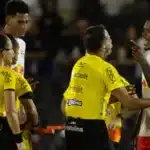 Zagueiro Gustavo Marques Do Red Bull Bragantino é Suspenso Por 12 Partidas E Multado Em R$ 30 Mil Por Fala Machista Contra Árbitra Daiane Muniz