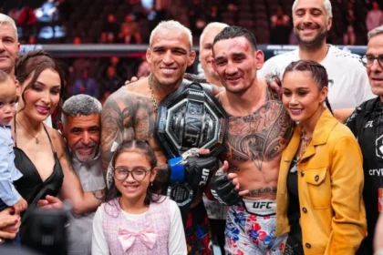 Charles Do Bronx Vence Max Holloway Por Decisão Unânime E Reconquista O Cinturão Peso Leve No Ufc 326 Em Las Vegas