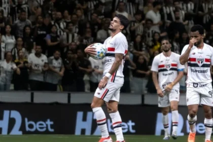 São Paulo Perde Liderança Do Brasileirão Para Palmeiras Após Derrota Para Atlético Mg; Lucas Moura Sofre Suspeita De Fratura Em Jogo Decisivo