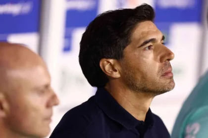 Stjd Denuncia Abel Ferreira E Memphis Depay: Técnico Do Palmeiras E Atacante Do Corinthians Podem Pegar Até Seis Jogos De Suspensão