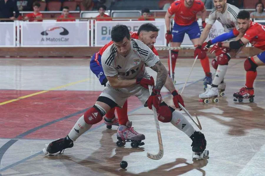 Hóquei Em Patins: Benfica Mantém Invencibilidade Com Drama, Fc Porto Lidera, Sporting Avança E Óquei De Barcelos Adia Decisão Na Champions