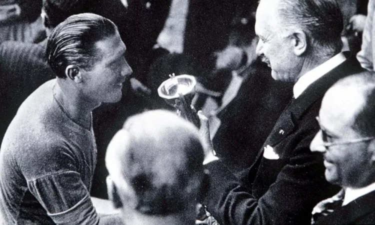 Anschluss No Campo: Como A Anexação Nazista Eliminou A Áustria Da Copa Do Mundo De 1938 E Forçou A Fifa A Mudar O Regulamento Em Um Cenário Geopolítico Sem Precedentes