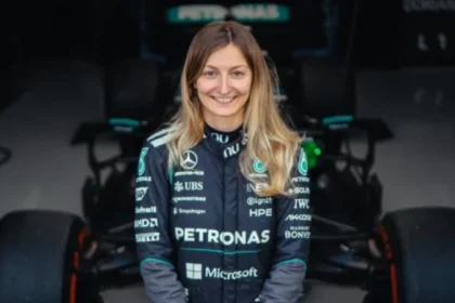 Doriane Pin Entra Para A História: Atleta De Desenvolvimento Da Mercedes Amg F1 Se Torna A Primeira Mulher A Pilotar Um Carro Da Equipe Em Silverstone