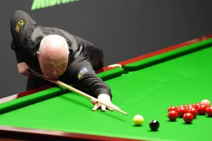 Snooker: John Higgins Supera Ali Carter Em Duelo Eletrizante E Avança Aos Oitavos; Wu Yize Garante Domínio Em Confronto Chinês