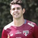 Impactante: Oscar, Ídolo Do Futebol Brasileiro, Anuncia Aposentadoria Aos 34 Anos Após Problema De Saúde E Deixa Mensagem Emocionante Ao São Paulo
