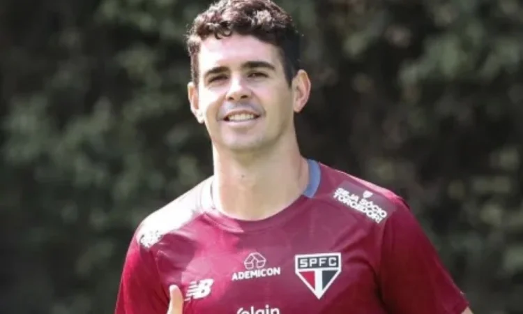 Impactante: Oscar, Ídolo Do Futebol Brasileiro, Anuncia Aposentadoria Aos 34 Anos Após Problema De Saúde E Deixa Mensagem Emocionante Ao São Paulo