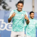 Lesão De Vitor Roque Preocupa Palmeiras: Atacante Vira Dúvida Para Estreia Na Libertadores E Jogo Contra O Bahia