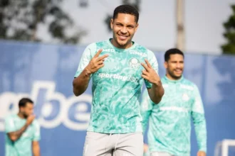 Lesão De Vitor Roque Preocupa Palmeiras: Atacante Vira Dúvida Para Estreia Na Libertadores E Jogo Contra O Bahia