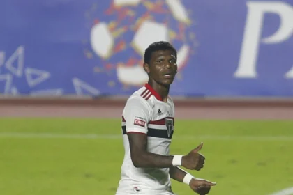 Arboleda ‘some’ Do São Paulo E Viaja Para O Equador Sem Avisar; Clube Está Sem Contato E Zagueiro Vira Desfalque No Brasileirão