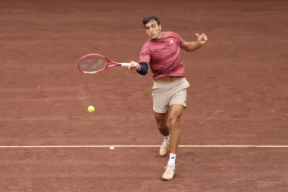 Román Andrés Burruchaga Brilha No Saibro De Houston, Garante Vaga Inédita Na Final Do Atp E Projeta Salto No Ranking Mundial