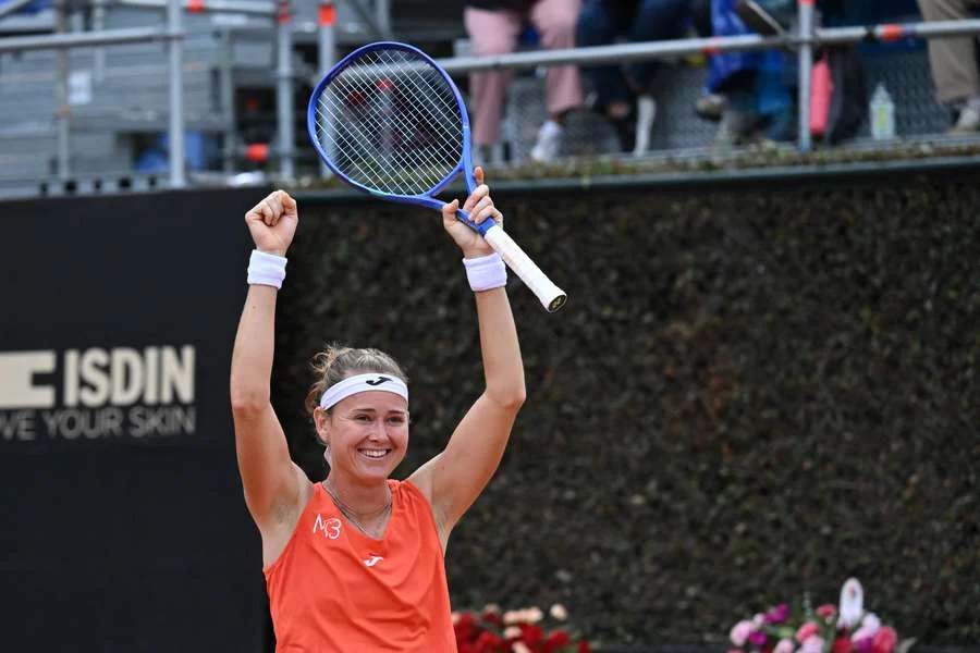 Tênis: Marie Bouzkova Conquista O Wta 250 De Bogotá Em Final Épica Contra Panna Udvardy E Celebra Terceiro Título Da Carreira