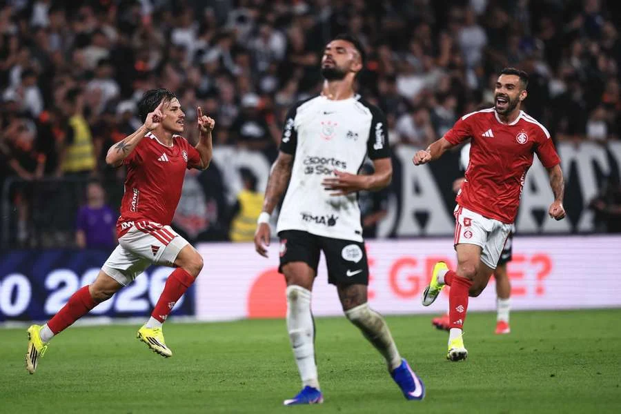 Corinthians Afunda Na Crise Após Derrota Para Internacional Em Itaquera Pelo Brasileirão E Flerta Com A Zona De Rebaixamento