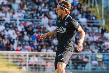 Cihan Kahraman, Meio Campista Do Académico Viseu, é Eleito Melhor Jogador Da Liga 2 Em Março E Conquista Reconhecimento Duplo