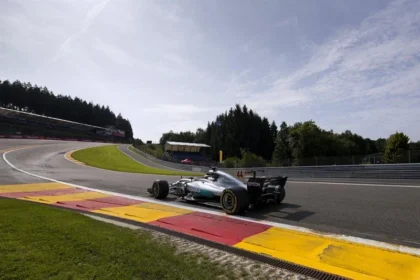 Eau Rouge: Por Que A Curva Mais Famosa De Spa Francorchamps é O Teste Definitivo De Coragem E Habilidade Na Fórmula 1?