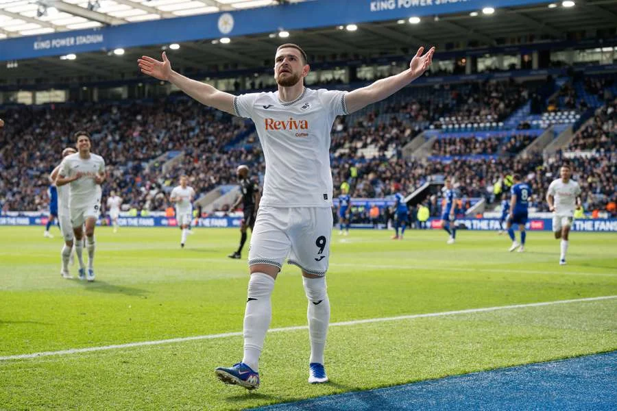 Vítor Matos Quebra Jejum Histórico De 76 Anos: Treinador Português Lidera Swansea Em Vitória Inédita Contra Leicester No Championship