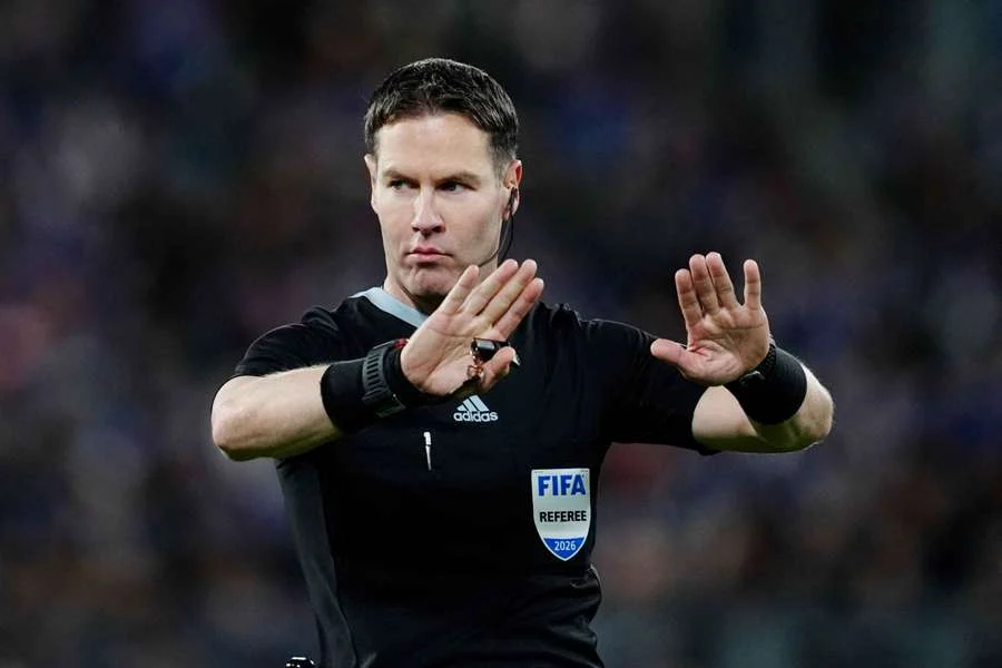 Uefa Define Árbitros Para Decisões Na Liga Europa: Danny Makkelie Comanda Fc Porto E Davide Massa Apita Sc Braga Em Jogos Cruciais