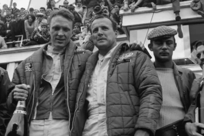 O Acidente Glorioso Que Deu Origem à Maior Celebração Do Esporte A Motor: Como Uma Garrafa Quente De Champanhe Criou O Ritual Icônico Dos Pódios Na F1 E Le Mans